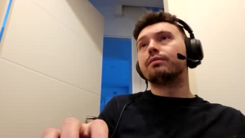 8inchdude93 online show from 11/12/25, 10:37