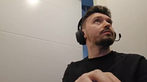 Snapshot of 8inchdude93 chatting on 03/09/26, 12:53 8inchdude93 online show from 03/09/26, 12:53