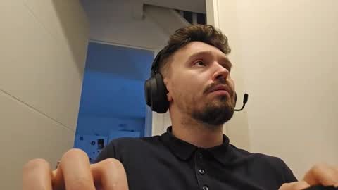 Snapshot of 8inchdude93 chatting on 03/29/26, 03:56 8inchdude93 online show from 03/29/26, 03:56