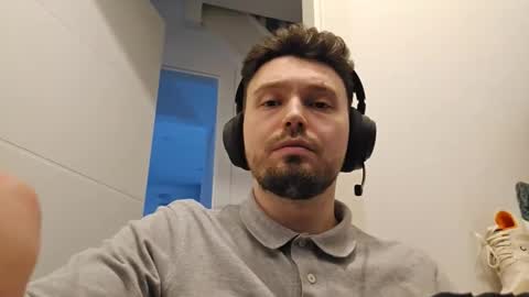 Snapshot of 8inchdude93 chatting on 04/04/26, 03:20 8inchdude93 online show from 04/04/26, 03:20