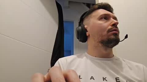 Snapshot of 8inchdude93 chatting on 04/21/26, 07:58 8inchdude93 online show from 04/21/26, 07:58