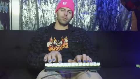 Snapshot of 8inspyder chatting on 10/27/25, 12:47 EvelDicknievel1 online show from 10/27/25, 12:47