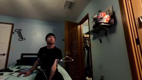 Snapshot of 9_25 chatting on 12/08/24, 08:15 8over6 online show from 12/08/24, 08:15