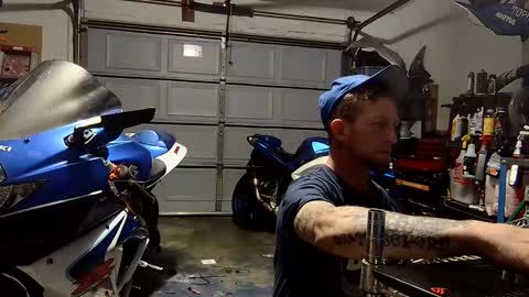 Snapshot of 9_25 chatting on 12/22/25, 02:52 8over6 online show from 12/22/25, 02:52