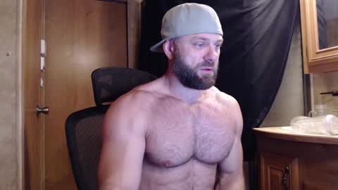 Snapshot of 9fat_inches chatting on 02/01/25, 03:52 9 fat inches online show from 02/01/25, 03:52