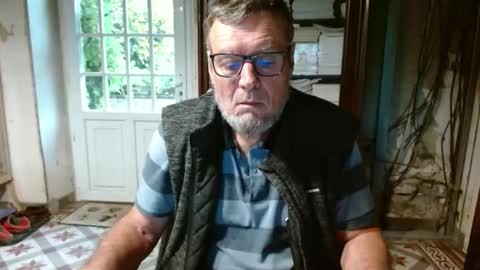 Snapshot of _123_voyeur_ chatting on 09/24/25, 09:23 _123_voyeur_ online show from 09/24/25, 09:23