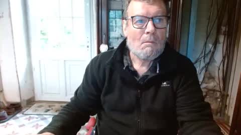 Snapshot of _123_voyeur_ chatting on 09/29/25, 07:35 _123_voyeur_ online show from 09/29/25, 07:35