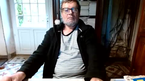 Snapshot of _123_voyeur_ chatting on 11/16/25, 12:44 _123_voyeur_ online show from 11/16/25, 12:44