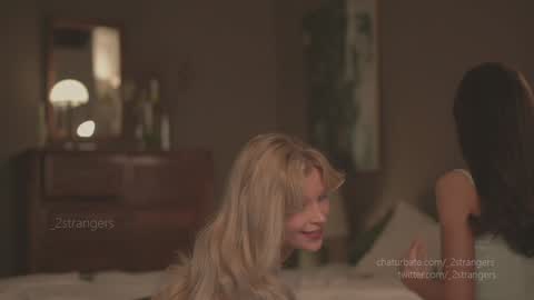 Snapshot of _2strangers chatting on 03/10/25, 02:17 Olivia dark hair Zoe light hair online show from 03/10/25, 02:17