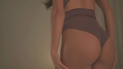 Snapshot of _2strangers chatting on 10/14/25, 03:40 Olivia dark hair Zoe light hair online show from 10/14/25, 03:40