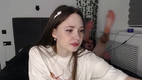 EMILY AND  MARCUS online show from 12/05/24, 10:34