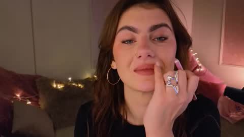 Willow online show from 11/25/25, 09:26