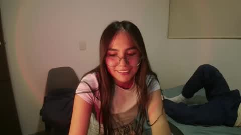 Snapshot of _abbyyyy_ chatting on 04/23/26, 01:29 abby 3 online show from 04/23/26, 01:29