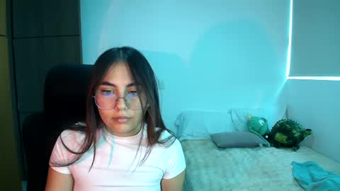 Snapshot of _abbyyyy_ chatting on 07/29/26, 03:43 abby 3 online show from 07/29/26, 03:43