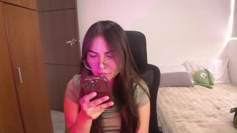 Snapshot of _abbyyyy_ chatting on 07/31/26, 04:17 abby 3 online show from 07/31/26, 04:17