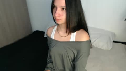 Snapshot of _abrill_20 chatting on 10/27/25, 08:35 _abrill_20 online show from 10/27/25, 08:35