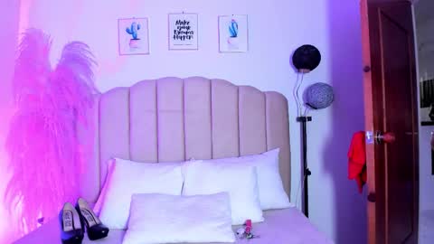 _aithanaa_ online show from 01/12/26, 07:19