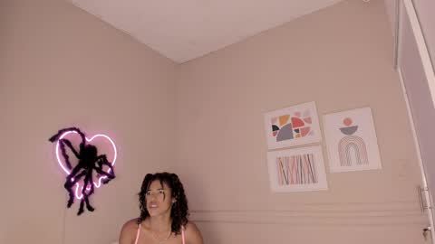 Snapshot of _aleja_x chatting on 11/01/25, 11:34 _aleja_x online show from 11/01/25, 11:34