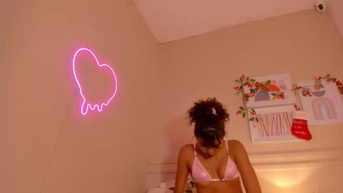 Snapshot of _aleja_x chatting on 12/20/25, 03:19 _aleja_x online show from 12/20/25, 03:19