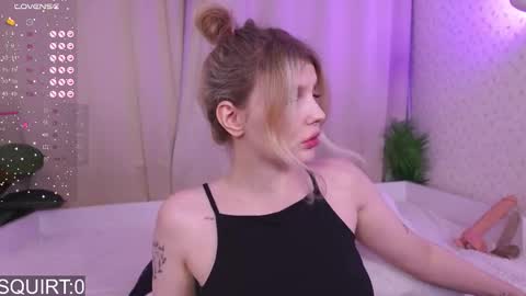 Snapshot of _aleksa chatting on 09/10/25, 05:13 Alexa online show from 09/10/25, 05:13