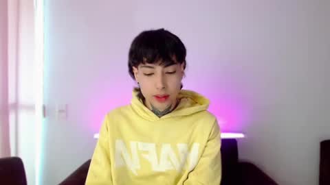 Snapshot of _alexblunt_ chatting on 12/23/24, 04:39 _alexblunt_ online show from 12/23/24, 04:39