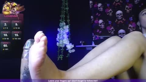 Snapshot of _alhanna chatting on 11/21/25, 10:08 Alhanna online show from 11/21/25, 10:08