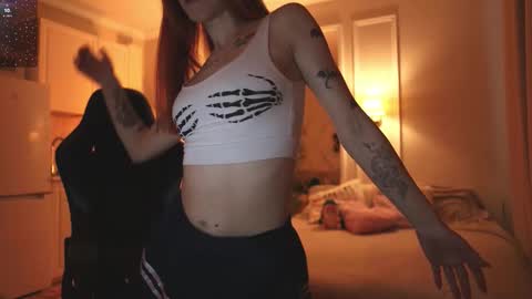 _alice_meyss_ online show from 11/26/25, 09:43