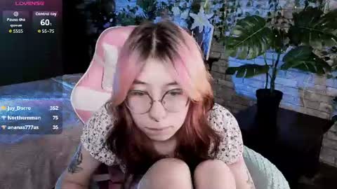 Snapshot of _alicenyx chatting on 07/16/26, 01:44 Alice online show from 07/16/26, 01:44
