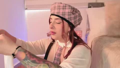 Snapshot of _alissonrose chatting on 11/24/25, 07:57 Karo online show from 11/24/25, 07:57