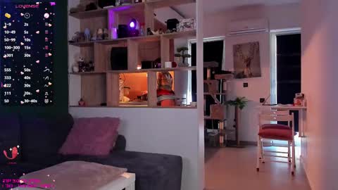 Mia online show from 02/12/25, 12:33