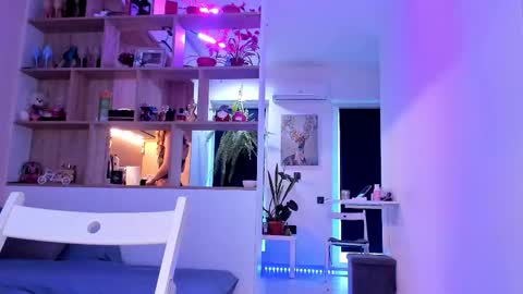 Mia online show from 09/27/25, 02:22