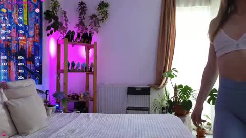 Snapshot of _alleyesonme chatting on 04/22/26, 01:45 Mia online show from 04/22/26, 01:45