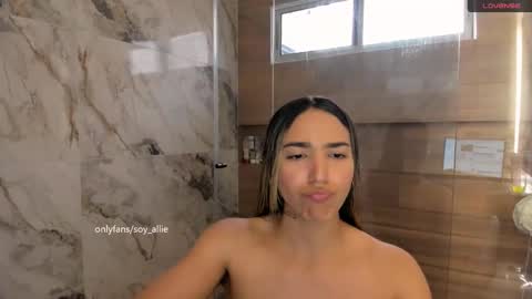 Snapshot of _alliex_ chatting on 02/06/26, 10:02 you can call me pretty online show from 02/06/26, 10:02