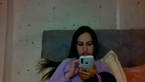 Snapshot of _alyson chatting on 12/23/25, 04:32 _alyson online show from 12/23/25, 04:32