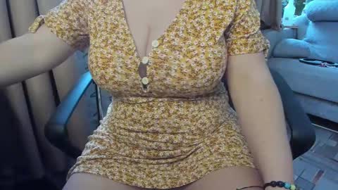 Snapshot of _alyssia_ chatting on 02/15/25, 12:22 lisa online show from 02/15/25, 12:22