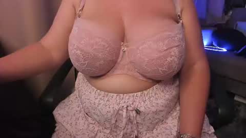 Snapshot of _alyssia_ chatting on 07/07/26, 07:29 lisa online show from 07/07/26, 07:29