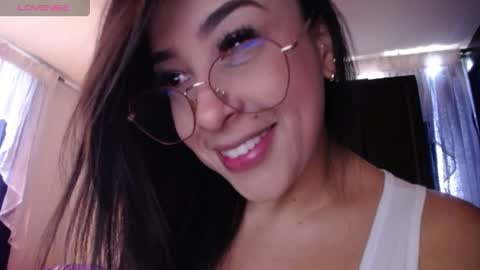Snapshot of _andrea_gomez1 chatting on 04/23/26, 05:48 andrea online show from 04/23/26, 05:48