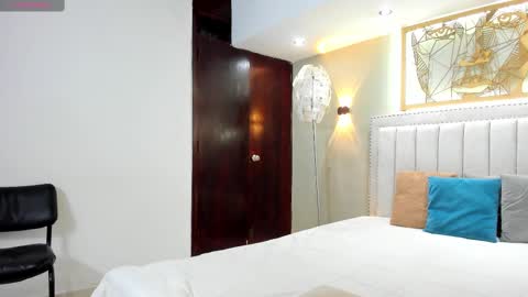      online show from 11/09/25, 05:33