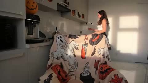 Anna online show from 11/02/25, 01:46