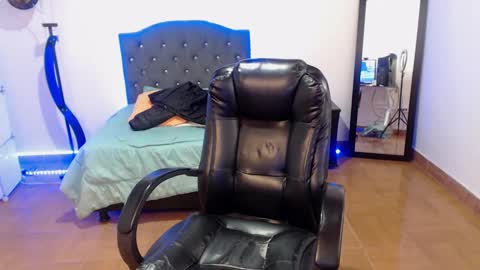 Snapshot of _anne_hot chatting on 12/19/24, 04:57 Anne online show from 12/19/24, 04:57