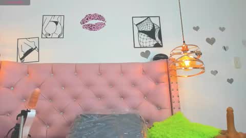 _antonella_11 online show from 11/03/25, 08:54