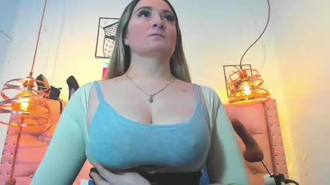 Snapshot of _antonella_11 chatting on 05/25/26, 10:38 _antonella_11 online show from 05/25/26, 10:38