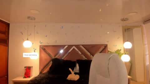 antonnela online show from 09/10/25, 01:44