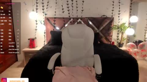 antonnela online show from 10/31/25, 02:18