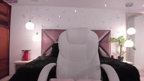 antonnela online show from 11/21/25, 02:16