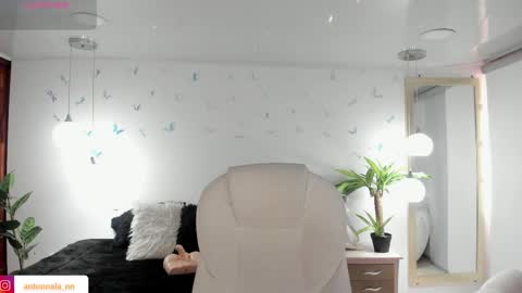 antonnela online show from 04/10/26, 09:08