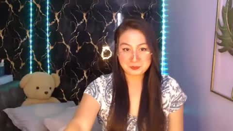 Snapshot of _arah chatting on 12/21/25, 08:32 arah online show from 12/21/25, 08:32