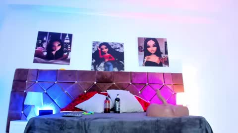 Snapshot of _ariana_lopez_ chatting on 02/11/25, 01:09 Ariana  online show from 02/11/25, 01:09