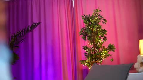 Arielle online show from 02/16/25, 12:54