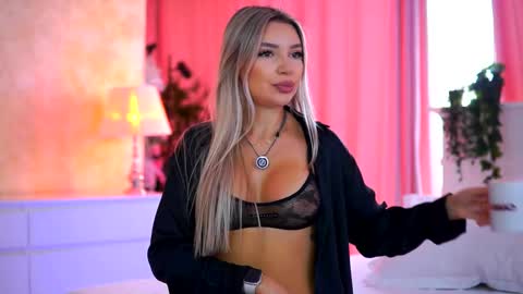 Arielle online show from 11/21/25, 10:03